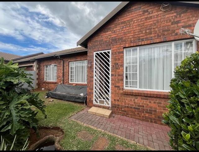 3 BEDROOM TOWNHOUSE FOR SALE IN BERGBRON